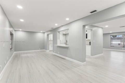 Casa en venta en Tamarac, Florida, 2 dormitorios, 147.44 m2 № 1969001 - foto 22