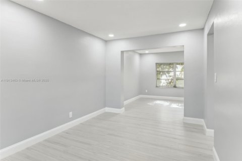 Casa en venta en Tamarac, Florida, 2 dormitorios, 147.44 m2 № 1969001 - foto 21