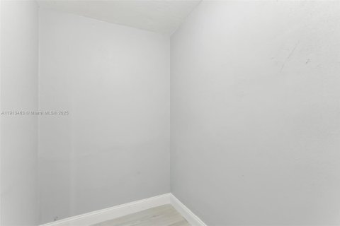 Casa en venta en Tamarac, Florida, 2 dormitorios, 147.44 m2 № 1969001 - foto 15