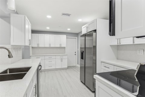 Casa en venta en Tamarac, Florida, 2 dormitorios, 147.44 m2 № 1969001 - foto 9