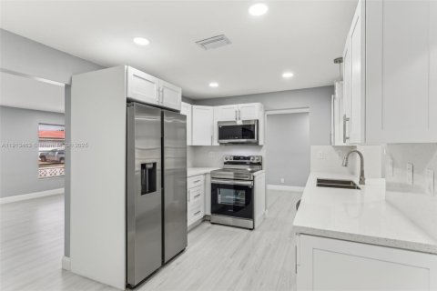 Casa en venta en Tamarac, Florida, 2 dormitorios, 147.44 m2 № 1969001 - foto 7