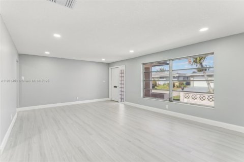 Casa en venta en Tamarac, Florida, 2 dormitorios, 147.44 m2 № 1969001 - foto 6