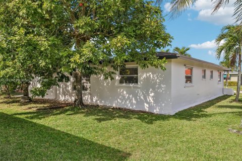 Casa en venta en Tamarac, Florida, 2 dormitorios, 147.44 m2 № 1969001 - foto 25