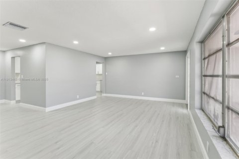 Casa en venta en Tamarac, Florida, 2 dormitorios, 147.44 m2 № 1969001 - foto 5