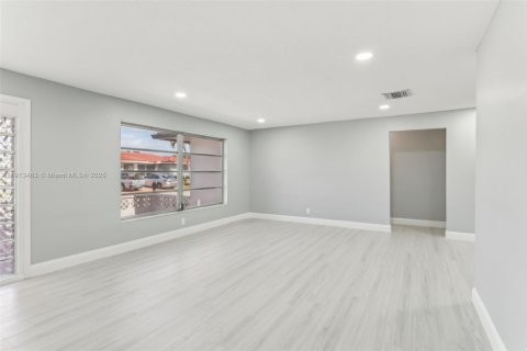 Casa en venta en Tamarac, Florida, 2 dormitorios, 147.44 m2 № 1969001 - foto 4