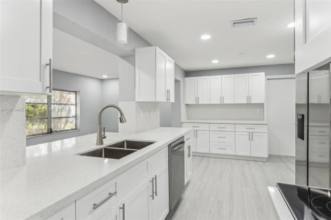 Casa en venta en Tamarac, Florida, 2 dormitorios, 147.44 m2 № 1969001 - foto 10