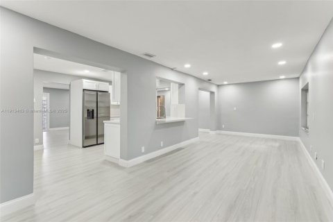 Casa en venta en Tamarac, Florida, 2 dormitorios, 147.44 m2 № 1969001 - foto 23