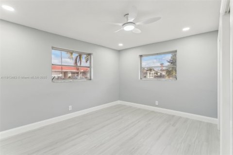 Casa en venta en Tamarac, Florida, 2 dormitorios, 147.44 m2 № 1969001 - foto 11