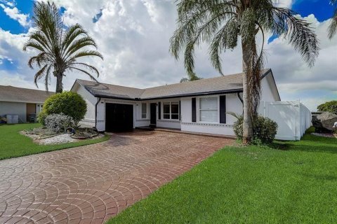 Villa ou maison à louer à Boca Raton, Floride: 3 chambres, 171.78 m2 № 2086197 - photo 2