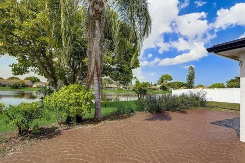Villa ou maison à louer à Boca Raton, Floride: 3 chambres, 171.78 m2 № 2086197 - photo 13