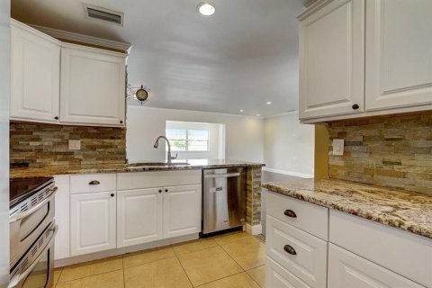 Villa ou maison à louer à Boca Raton, Floride: 3 chambres, 171.78 m2 № 2086197 - photo 3
