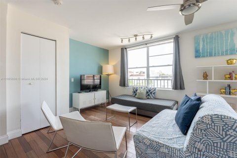 Condo in Miami Beach, Florida, 1 bedroom № 1957351 - photo 4