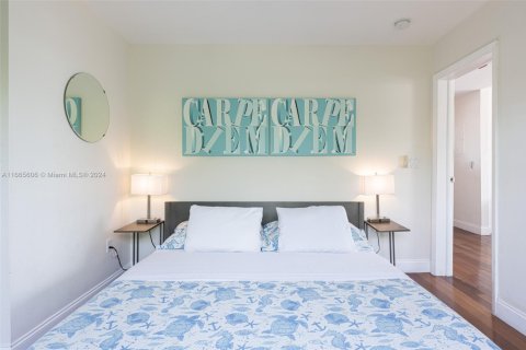 Condo in Miami Beach, Florida, 1 bedroom № 1957351 - photo 15