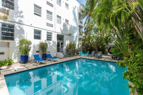 Condo in Miami Beach, Florida, 1 bedroom № 1957351 - photo 20