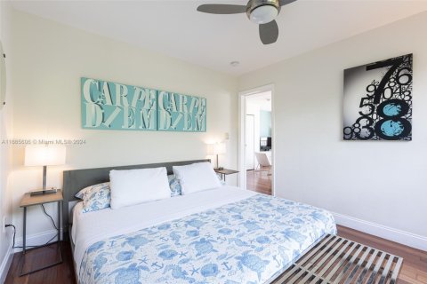 Condo in Miami Beach, Florida, 1 bedroom № 1957351 - photo 17