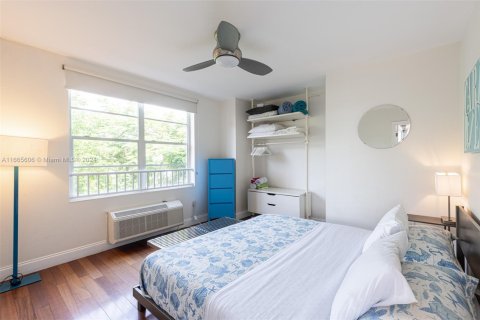 Condo in Miami Beach, Florida, 1 bedroom № 1957351 - photo 13