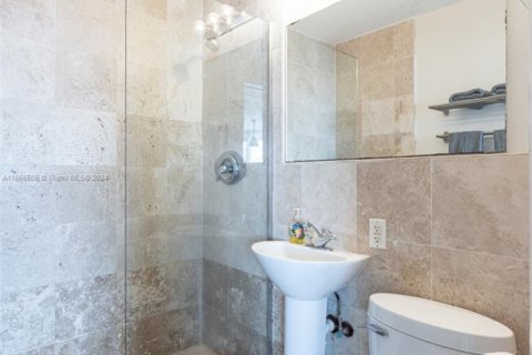 Condo in Miami Beach, Florida, 1 bedroom № 1957351 - photo 18