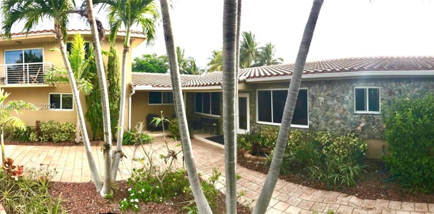 Casa en Miami Beach, Florida 4 dormitorios, 264.03 m2 № 1696520