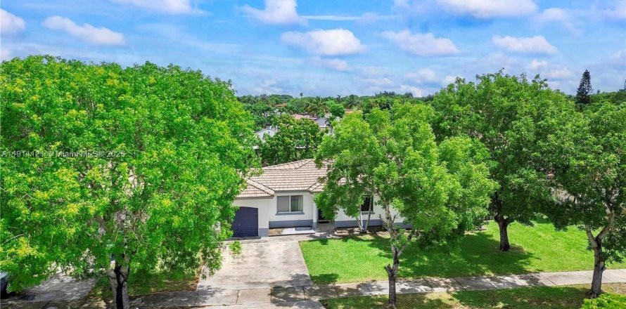 Дом в Майами, Флорида 4 спальни, 153.2м2 № 1968202