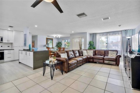 Купить виллу или дом в Майами, Флорида 4 спальни, 153.2м2, № 1968202 - фото 7