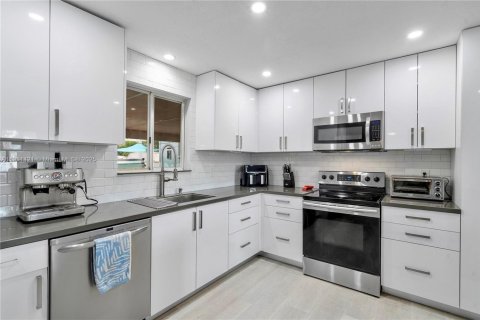 Купить виллу или дом в Майами, Флорида 4 спальни, 153.2м2, № 1968202 - фото 4