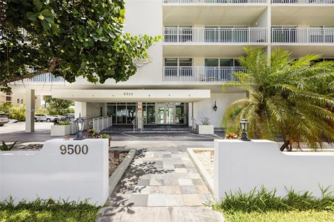 Condo in Bay Harbor Islands, Florida, 1 bedroom  № 1841218 - photo 2
