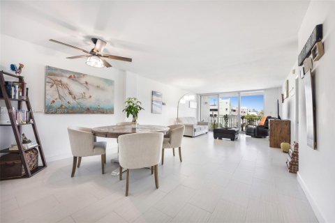 Condo in Bay Harbor Islands, Florida, 1 bedroom  № 1841218 - photo 3