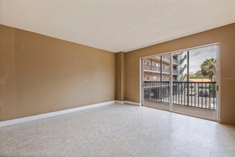 Condo in Saint Petersburg, Florida, 1 bedroom  № 1831974 - photo 15