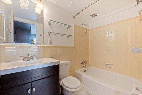 Condo in Saint Petersburg, Florida, 1 bedroom  № 1831974 - photo 19