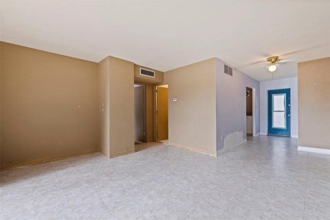 Condo in Saint Petersburg, Florida, 1 bedroom  № 1831974 - photo 14