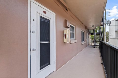 Condo in Saint Petersburg, Florida, 1 bedroom  № 1831974 - photo 6