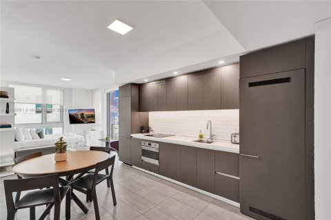 Condominio en venta en Miami, Florida, 1 dormitorio, 51 m2 № 1863324 - foto 1