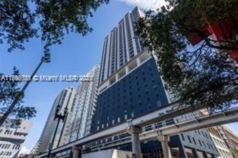 Condominio en venta en Miami, Florida, 1 dormitorio, 51 m2 № 1863324 - foto 18
