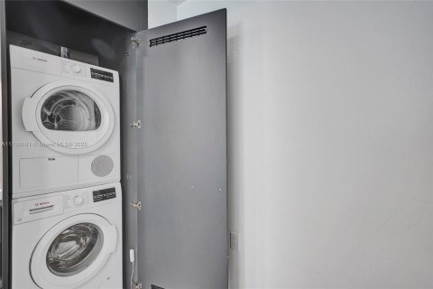 Condominio en venta en Miami, Florida, 1 dormitorio, 51 m2 № 1863324 - foto 15