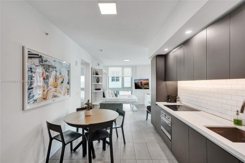 Condominio en venta en Miami, Florida, 1 dormitorio, 51 m2 № 1863324 - foto 2