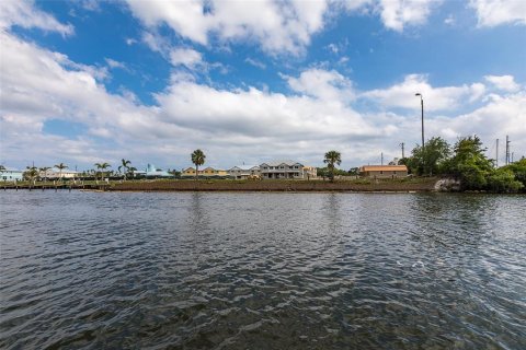 Townhouse in Merrit Island, Florida 3 bedrooms, 137.77 sq.m. № 1355961 - photo 20