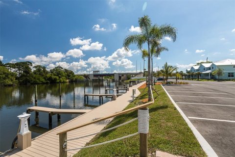 Townhouse in Merrit Island, Florida 3 bedrooms, 137.77 sq.m. № 1355961 - photo 15