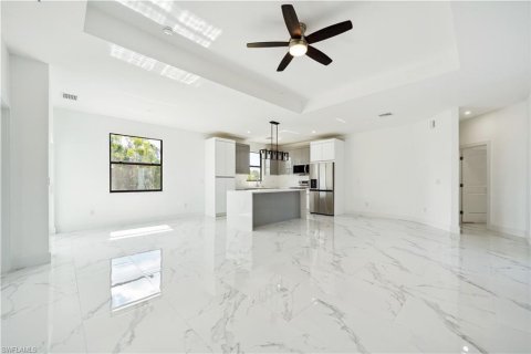 Casa en venta en Cape Coral, Florida, 3 dormitorios, 175.31 m2 № 2176217 - foto 2
