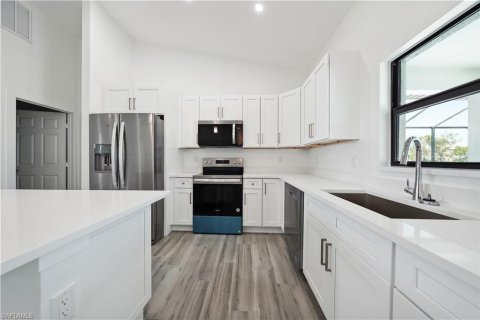 Casa en venta en Cape Coral, Florida, 3 dormitorios, 175.31 m2 № 2176217 - foto 5