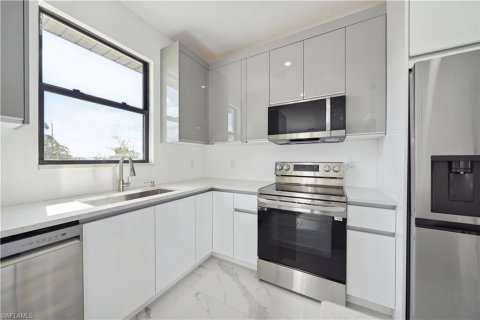Casa en venta en Cape Coral, Florida, 3 dormitorios, 175.31 m2 № 2176217 - foto 6