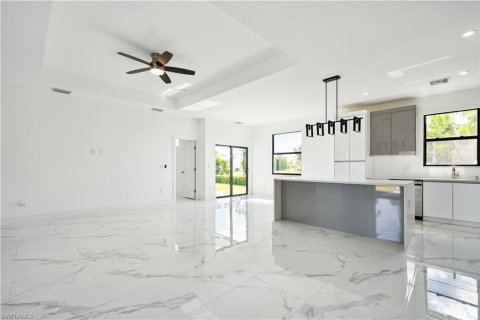 Casa en venta en Cape Coral, Florida, 3 dormitorios, 175.31 m2 № 2176217 - foto 3