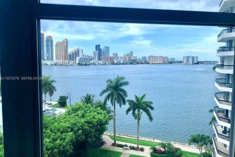 Кондоминиум с 1 спальней в Авентура, Флорида № 2040338