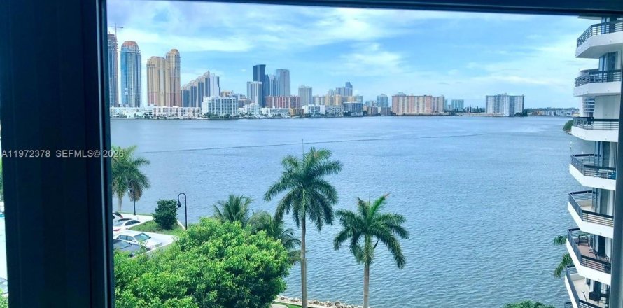 Кондоминиум с 1 спальней в Авентура, Флорида № 2040338