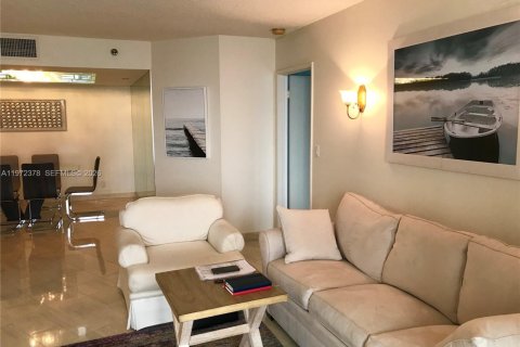 Снять в аренду кондоминиум в Авентура, Флорида 1 спальня, 97.55м2, № 2040338 - фото 3