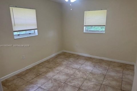 Снять в аренду виллу или дом в Мирамар, Флорида 2 спальни, 182.92м2, № 1986601 - фото 12