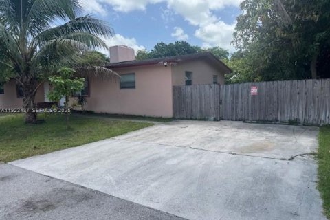 Снять в аренду виллу или дом в Мирамар, Флорида 2 спальни, 182.92м2, № 1986601 - фото 2