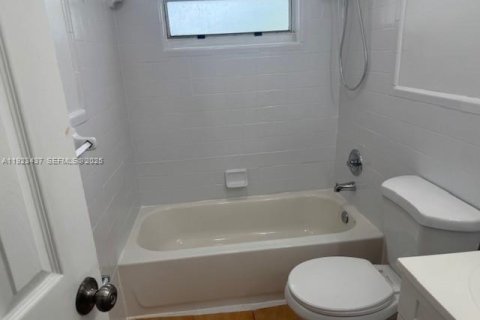 Снять в аренду виллу или дом в Мирамар, Флорида 2 спальни, 182.92м2, № 1986601 - фото 17