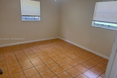 Снять в аренду виллу или дом в Мирамар, Флорида 2 спальни, 182.92м2, № 1986601 - фото 13