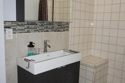 Снять в аренду виллу или дом в Сарасота, Флорида 4 комнаты, 103.96м2, № 1831492 - фото 11