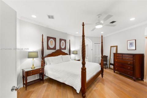 House in Coral Gables, Florida 4 bedrooms, 285.77 sq.m. № 1998760 - photo 19